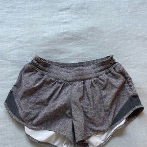 Lululemon Hotty Hot Short 2.5